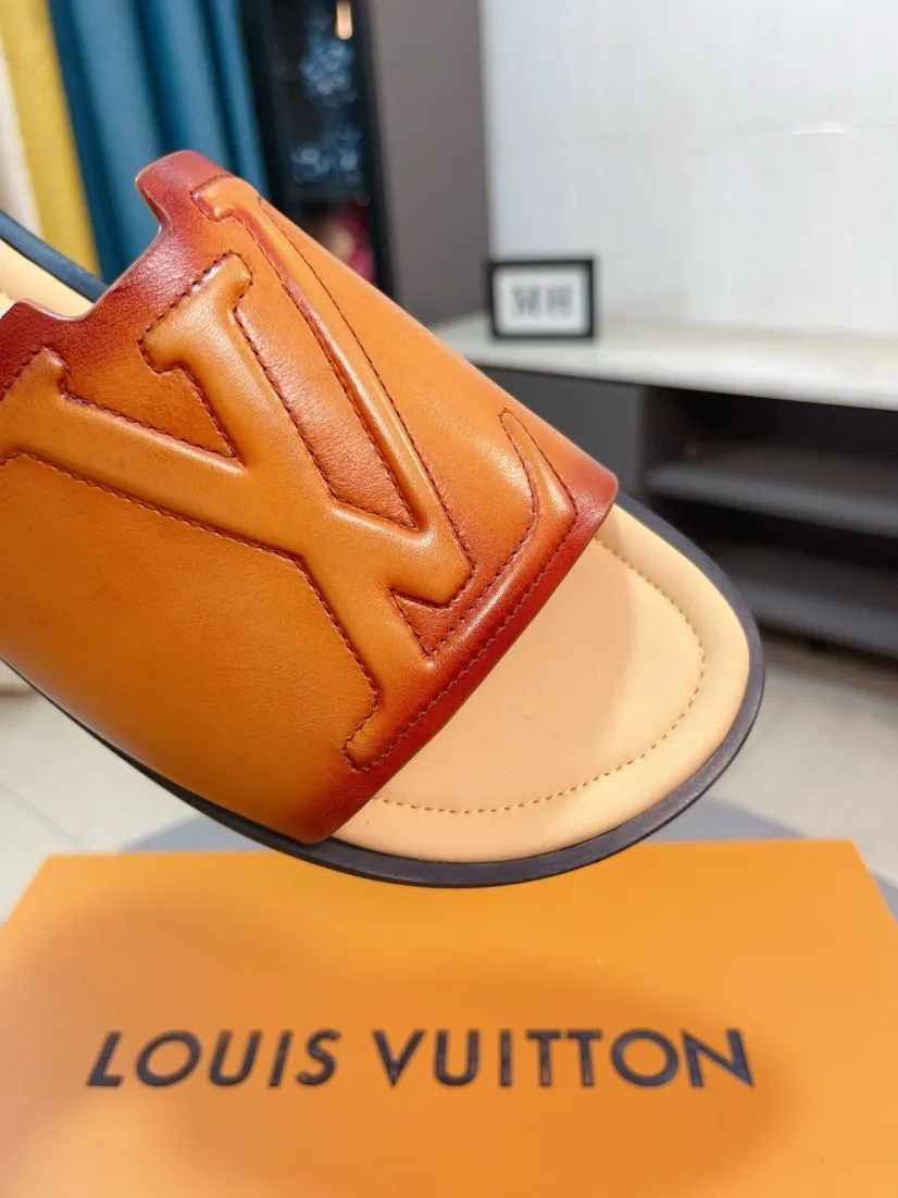 Men's men's shoes 💰360🌸🌸LV medium men's spring and summer slippers counter synchronization. The uppers are imported from Italy with open edge beads and color-changing logo graphics. High-quality craftsmanship. Soles: Original soles specially provided by the original factory. Exclusive molded soles are super comfortable. Original factory single goods. 🔍🔍High quality. You can enter and exit the counter at will. Welcome to compare. Size 38-45